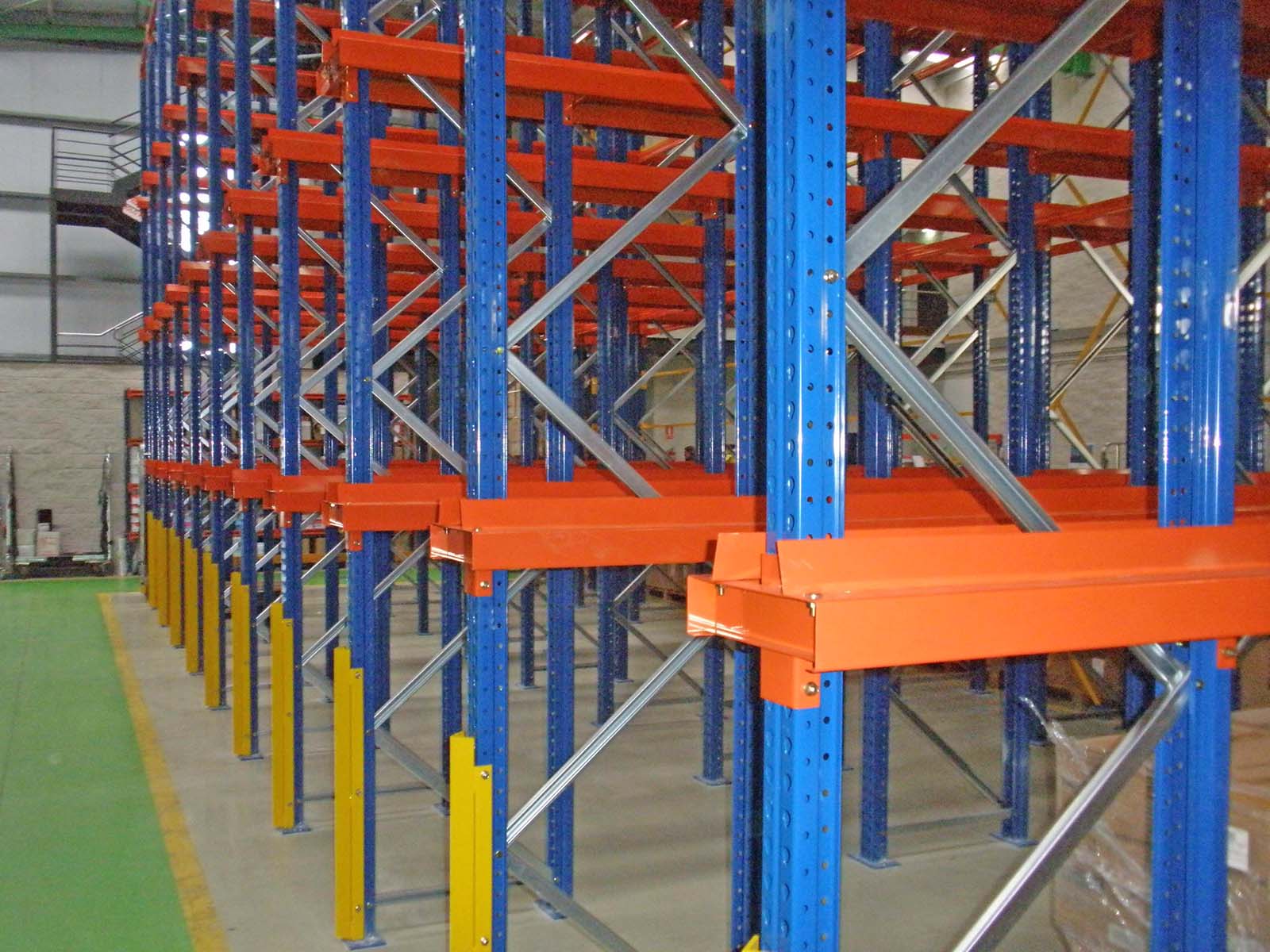 drive_in_pallet_racking_05.jpg